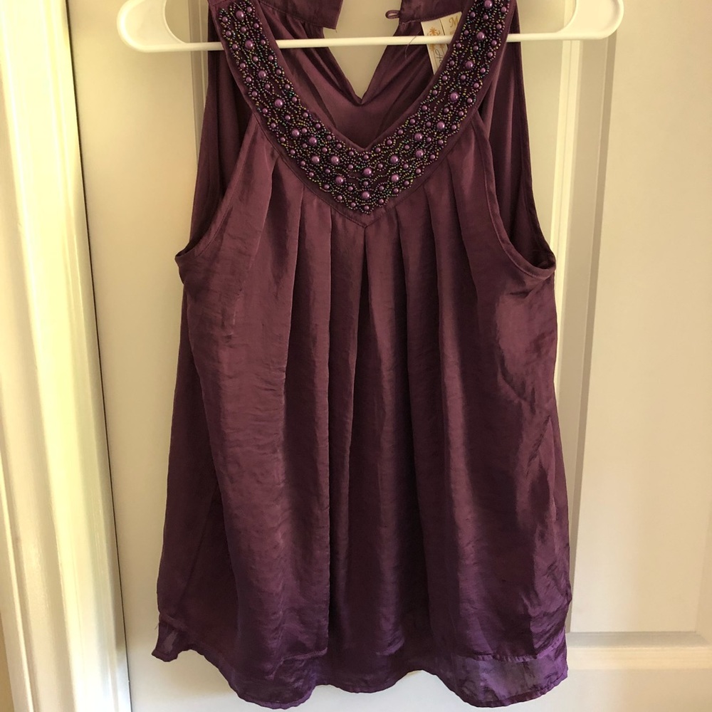 High neck sleeveless blouse